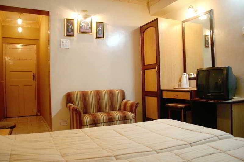 Hotel Manama Мумбаи Экстерьер фото