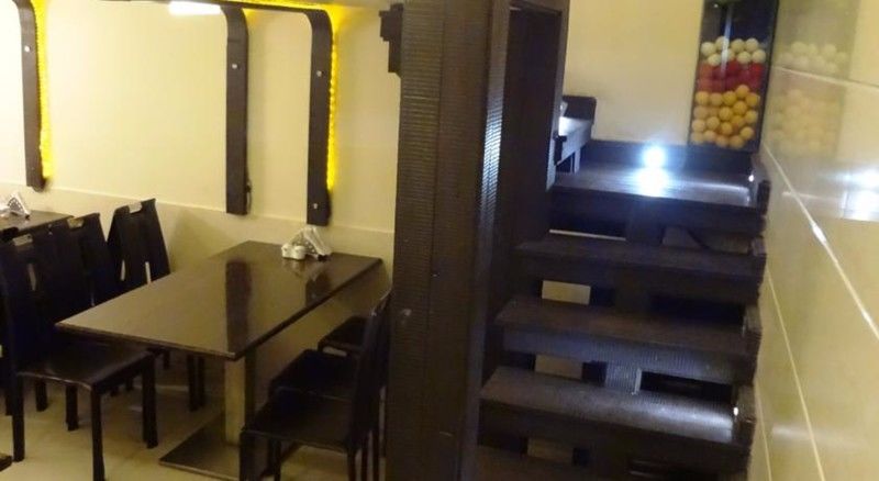 Hotel Manama Мумбаи Экстерьер фото