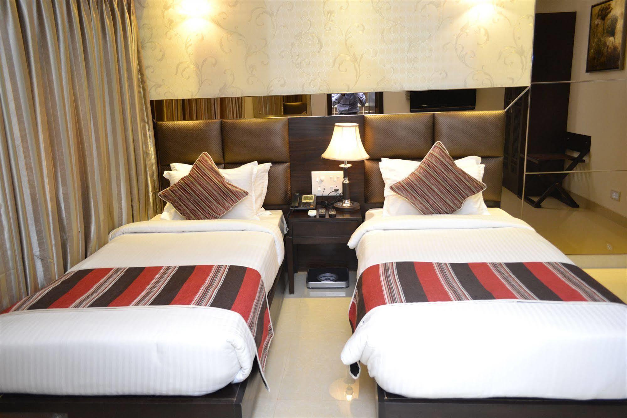 Hotel Manama Мумбаи Экстерьер фото